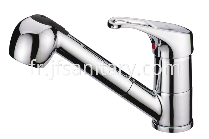 Flexible pullout kitchen faucet